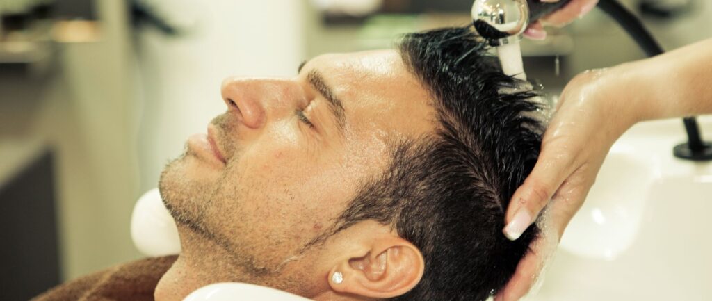 Haare Waschen Herren - Coiffeur Vordemwald